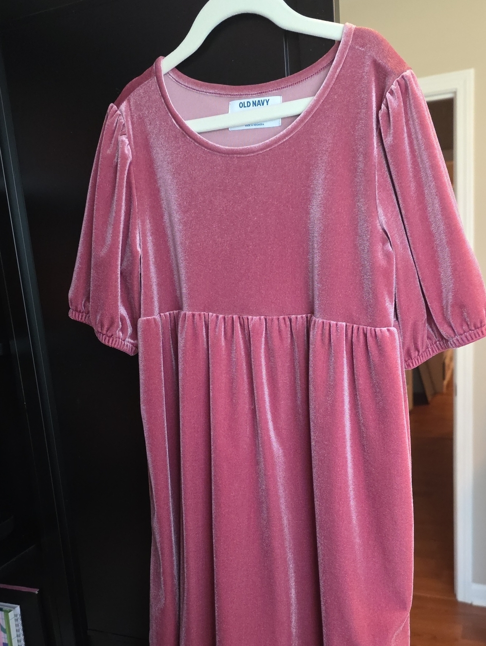 Old Navy Velvet Puff-Sleeve Dress in Dusty Rose